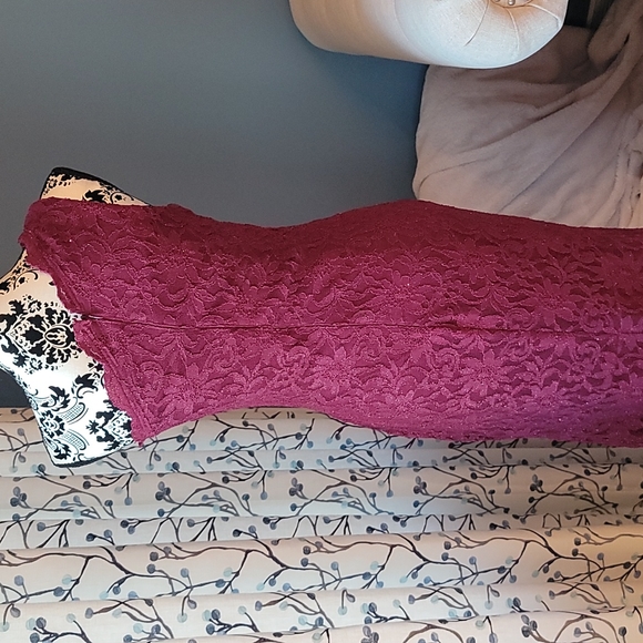 Decode 1.8 lace gown - Picture 7 of 10